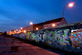 Chemists use AI to uncover pigments used on Berlin Wall murals